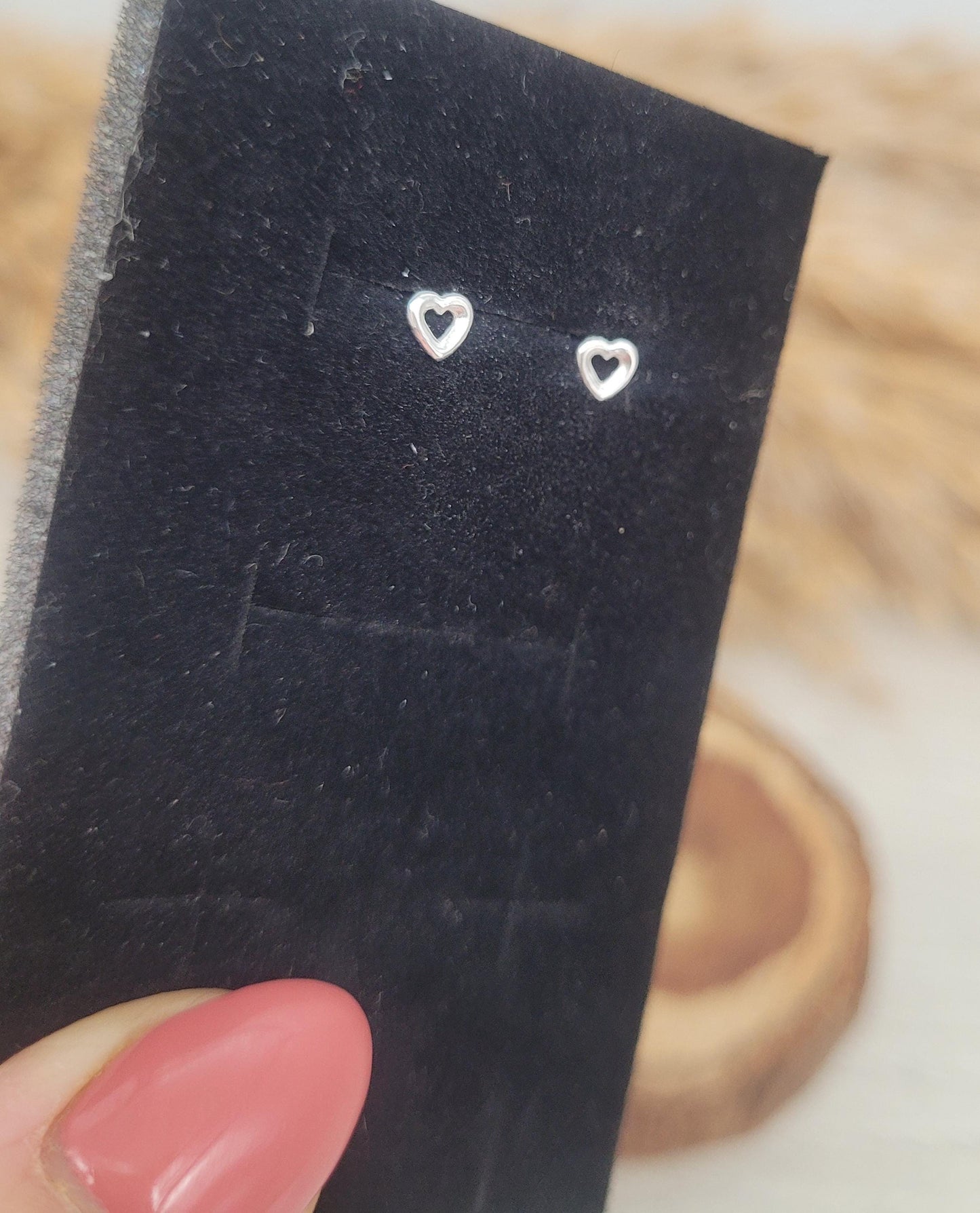 Sterling silver stud earrings / Heart earrings / Sliver / Gift / Cute / Minimal / Minimalist / Love / Jewellery