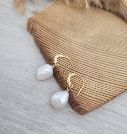 Fresh water pearl earrings / 18k gold plated / Wedding jewellery / Gift / Minimal / Pearl / Drop earrings
