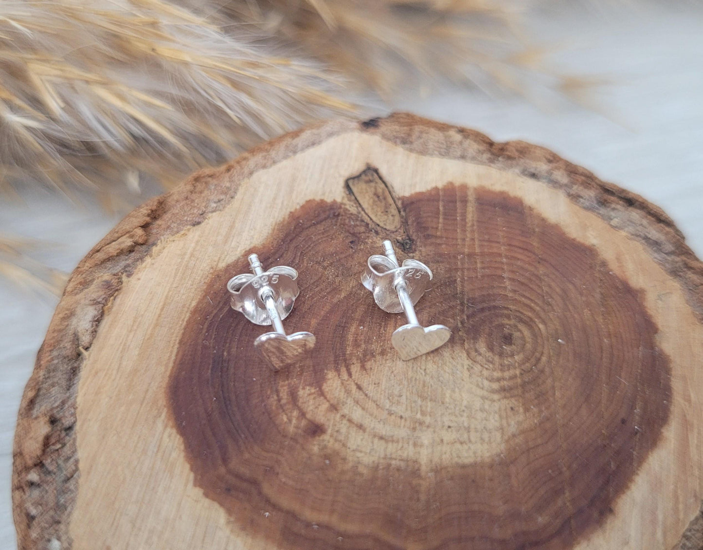Sterling silver stud earrings / Heart earrings / Sliver / Gift / Cute / Minimal / Minimalist / Love / Jewellery