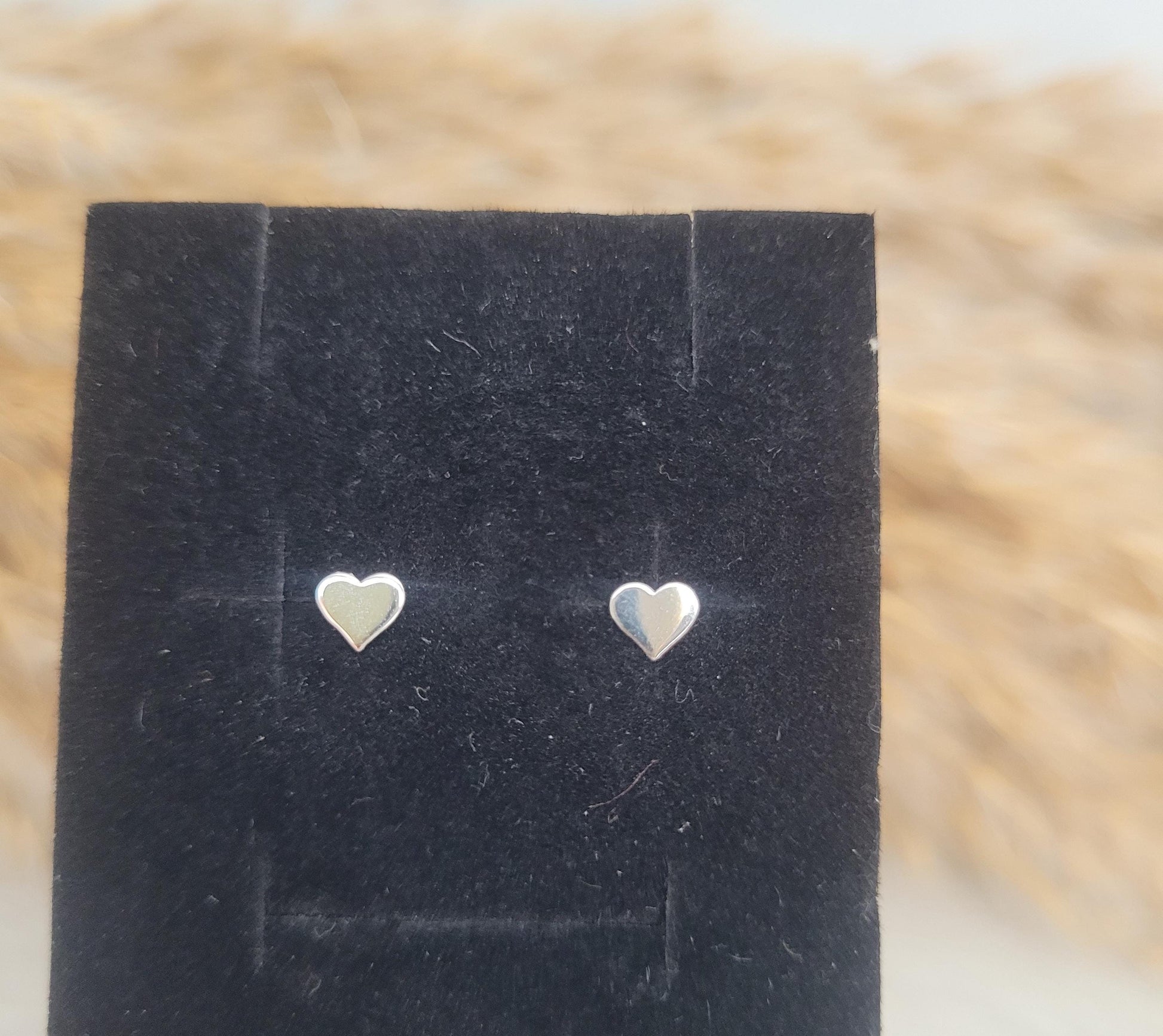 Sterling silver stud earrings / Heart earrings / Sliver / Gift / Cute / Minimal / Minimalist / Love / Jewellery