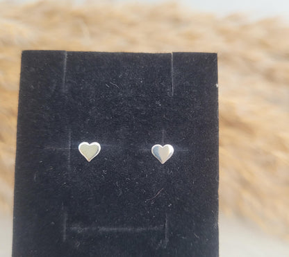 Sterling silver stud earrings / Heart earrings / Sliver / Gift / Cute / Minimal / Minimalist / Love / Jewellery