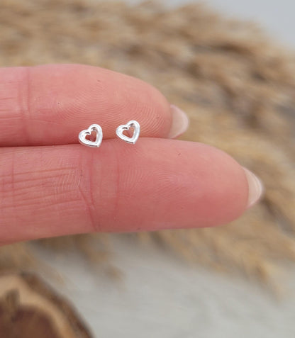 Sterling silver stud earrings / Heart earrings / Sliver / Gift / Cute / Minimal / Minimalist / Love / Jewellery