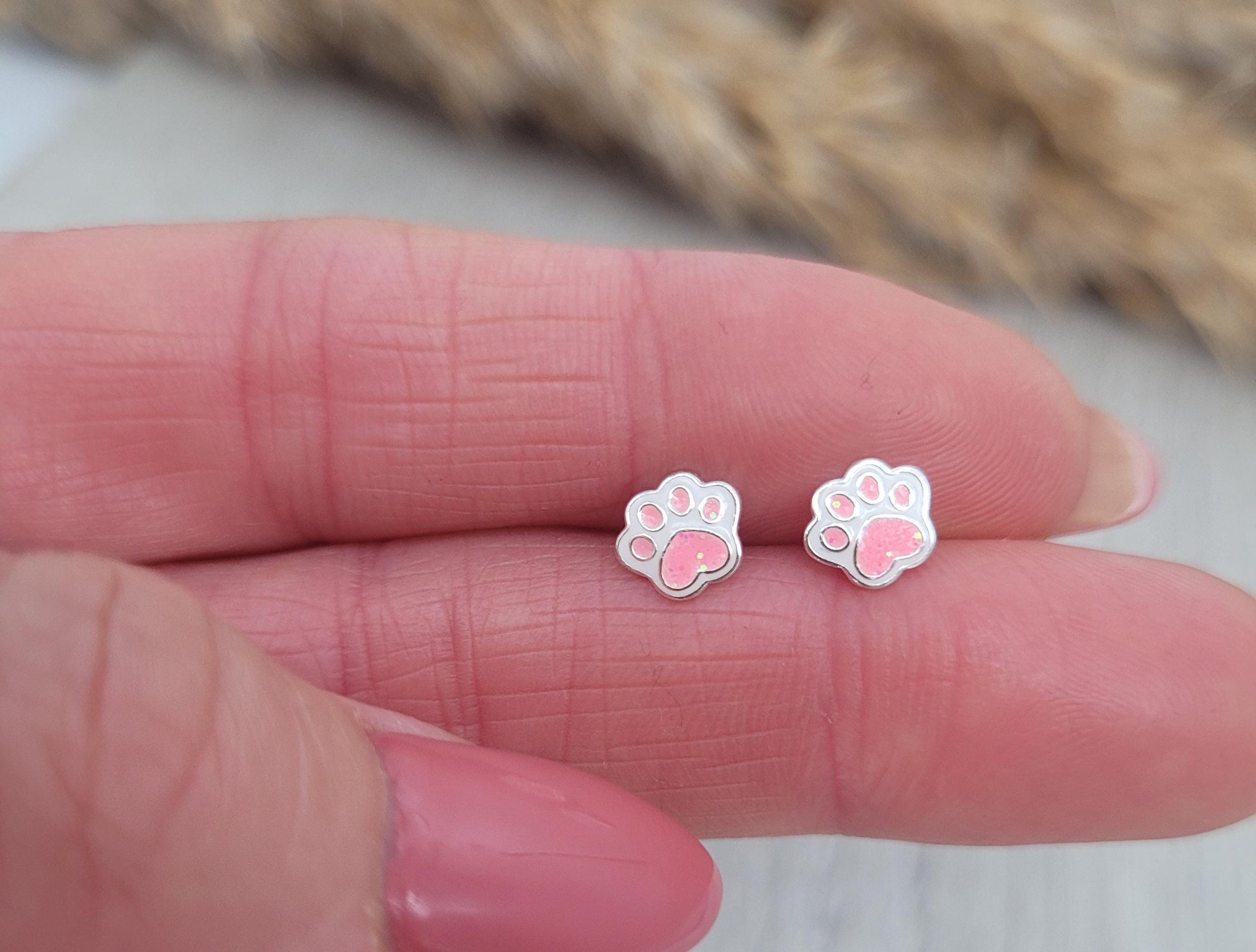 Dog paw stud earrings / Studs / Silver / Girls gift / Animal / Dainty / Birthday / Minimal / Minimalist