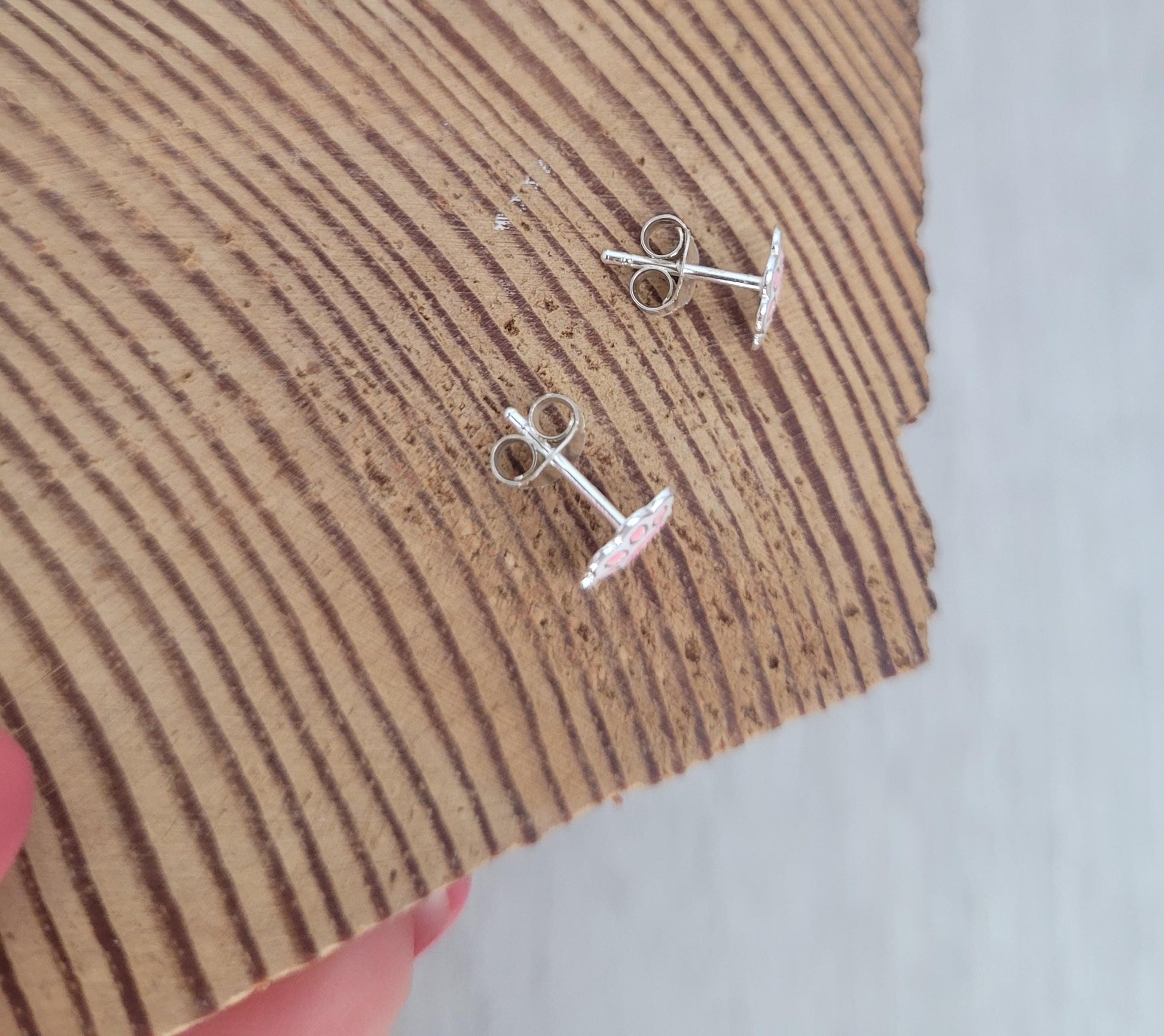 Dog paw stud earrings / Studs / Silver / Girls gift / Animal / Dainty / Birthday / Minimal / Minimalist