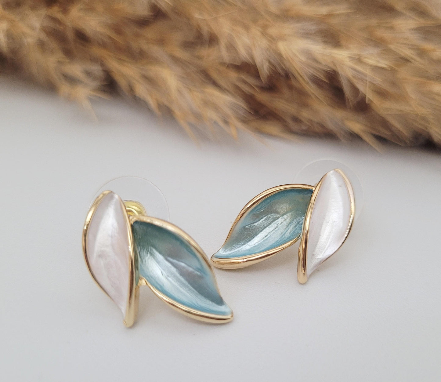 18k gold plated leaf studs / Wedding jewellery / Bridesmaid / Gold studs / Gift / Minimal / Pretty
