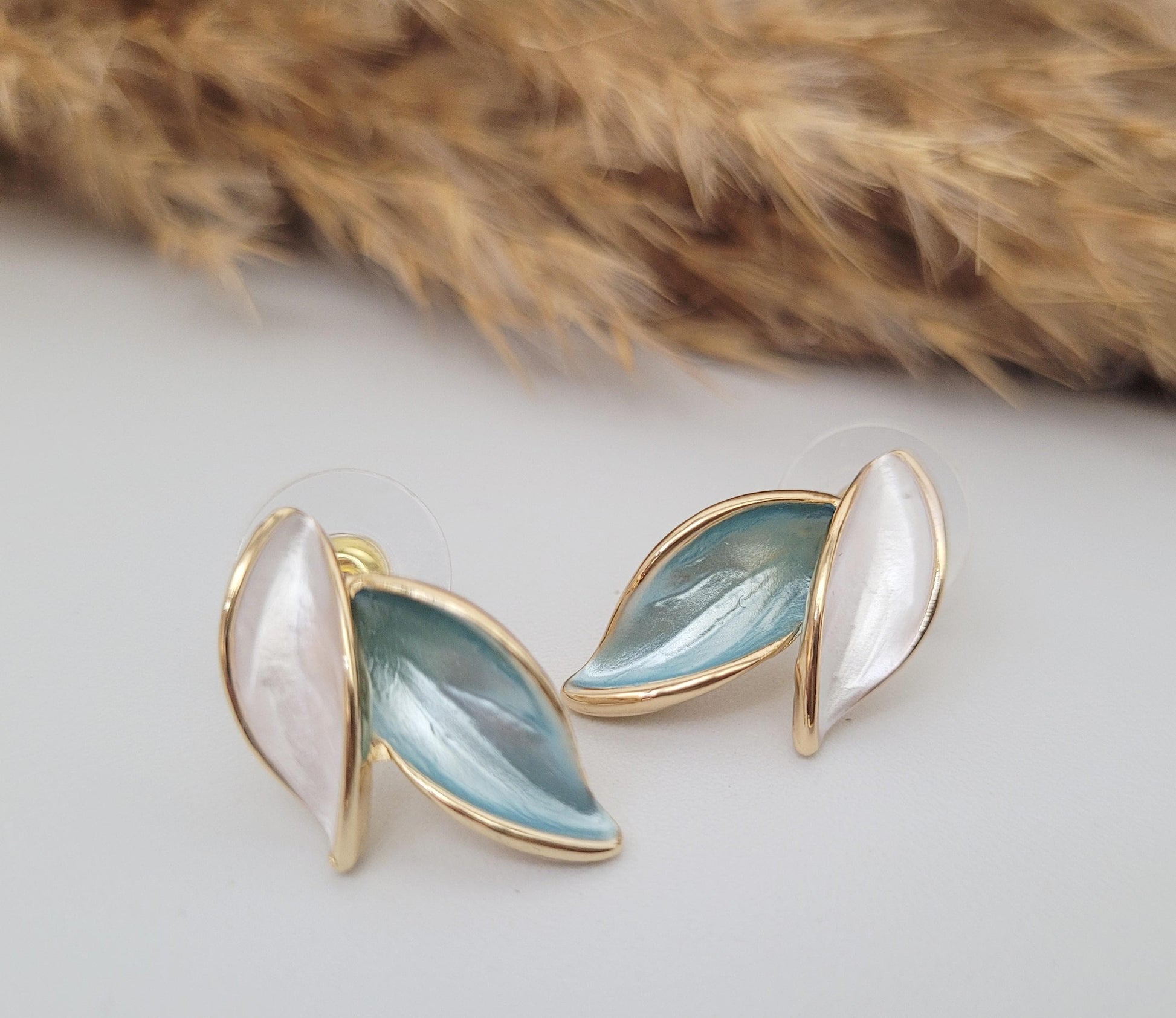 18k gold plated leaf studs / Wedding jewellery / Bridesmaid / Gold studs / Gift / Minimal / Pretty
