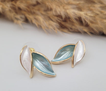 18k gold plated leaf studs / Wedding jewellery / Bridesmaid / Gold studs / Gift / Minimal / Pretty