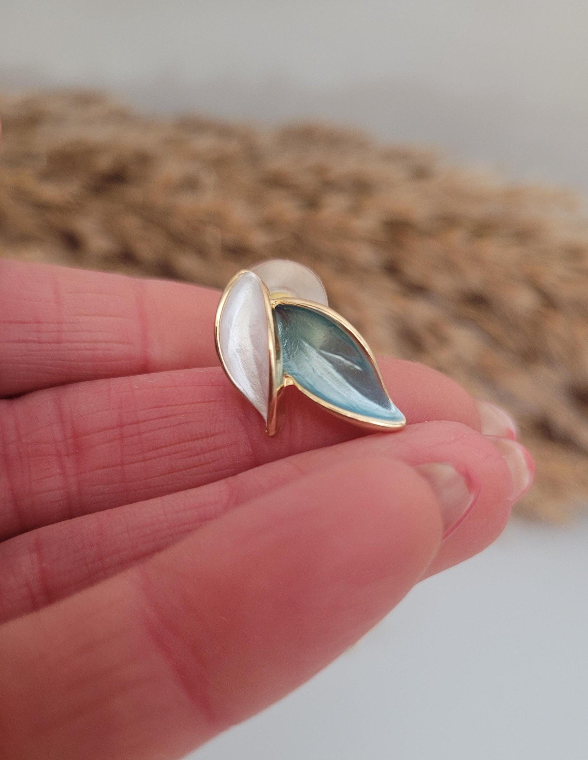 18k gold plated leaf studs / Wedding jewellery / Bridesmaid / Gold studs / Gift / Minimal / Pretty