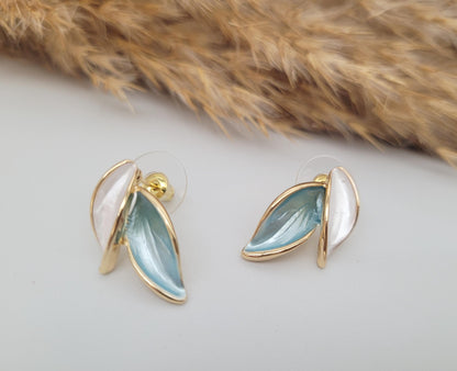 18k gold plated leaf studs / Wedding jewellery / Bridesmaid / Gold studs / Gift / Minimal / Pretty