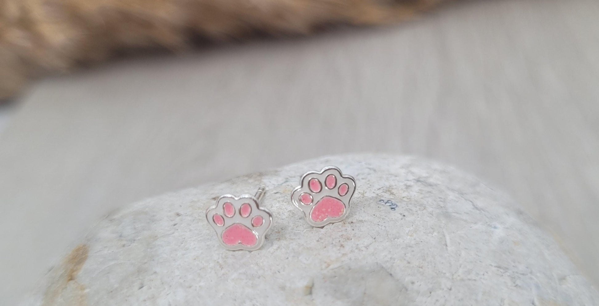 Dog paw stud earrings / Studs / Silver / Girls gift / Animal / Dainty / Birthday / Minimal / Minimalist