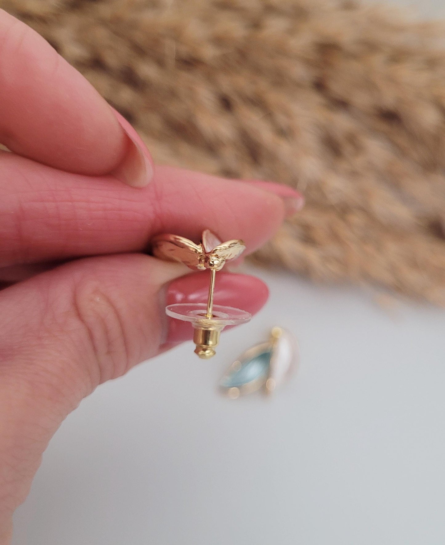 18k gold plated leaf studs / Wedding jewellery / Bridesmaid / Gold studs / Gift / Minimal / Pretty