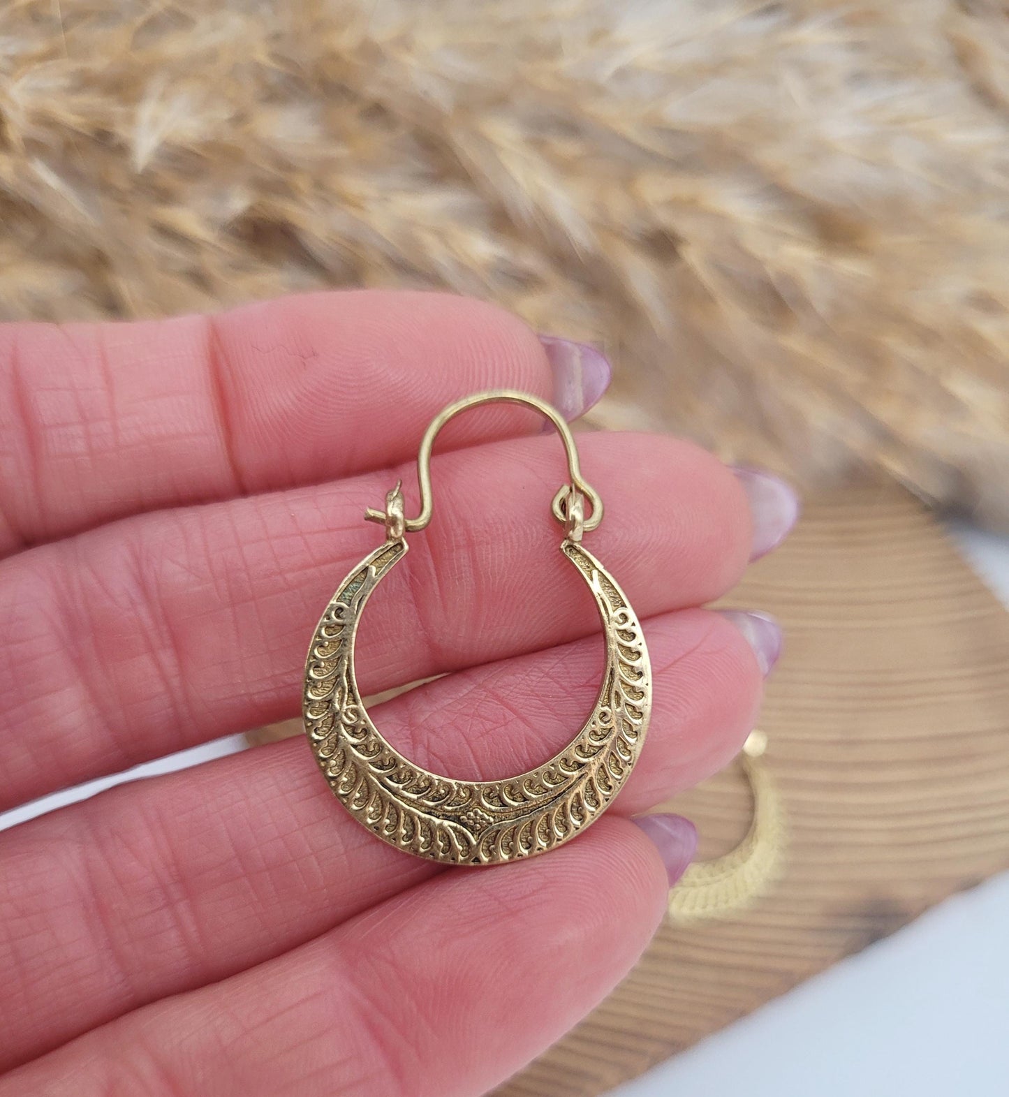Small silver hoops / Detailed hoops / Dainty earrings / Everyday jewellery / Minimal / Minimalist / Gift