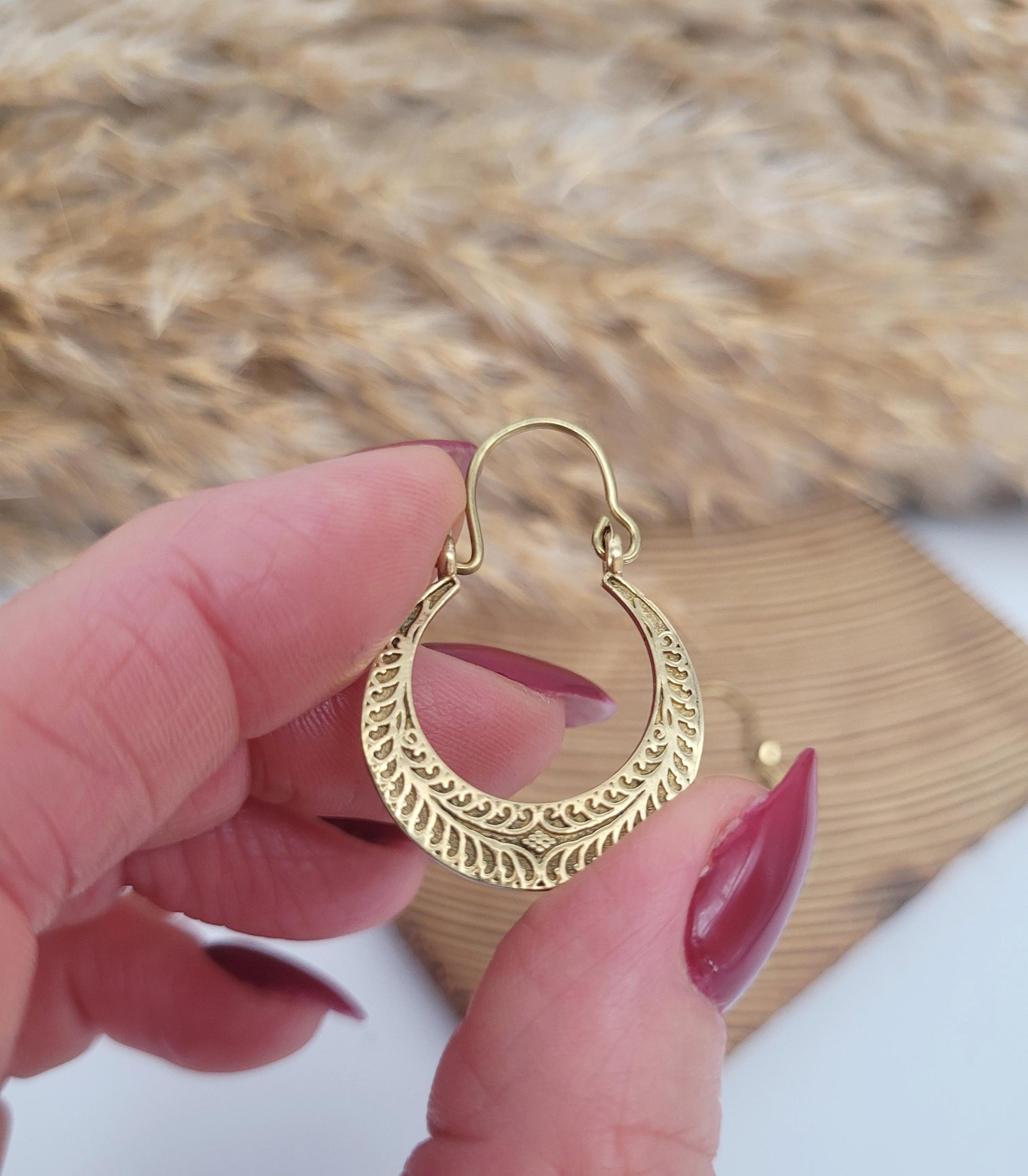 Small silver hoops / Detailed hoops / Dainty earrings / Everyday jewellery / Minimal / Minimalist / Gift