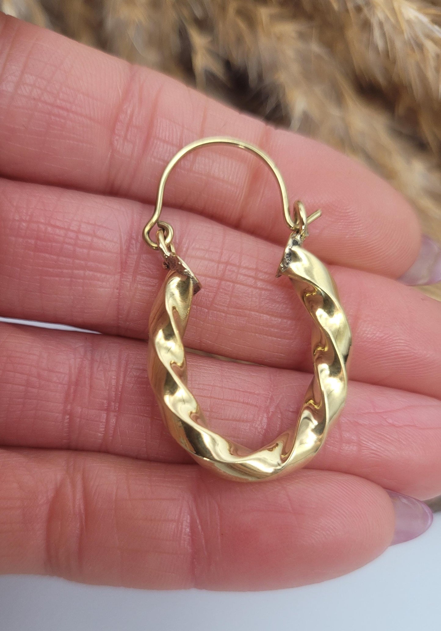 Gold hoops / Twisted hoop earrings / Unique hoops / Simple / Cute / Gift idea