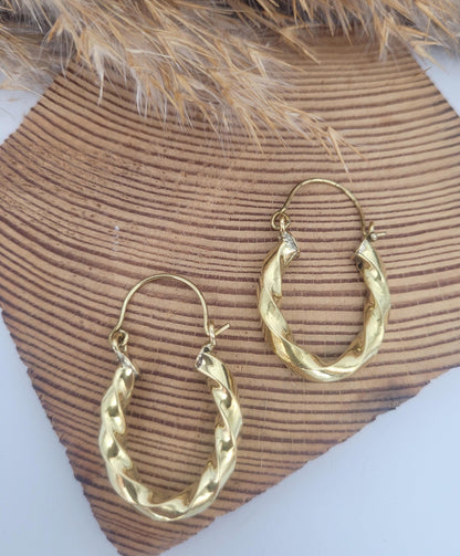 Gold hoops / Twisted hoop earrings / Unique hoops / Simple / Cute / Gift idea