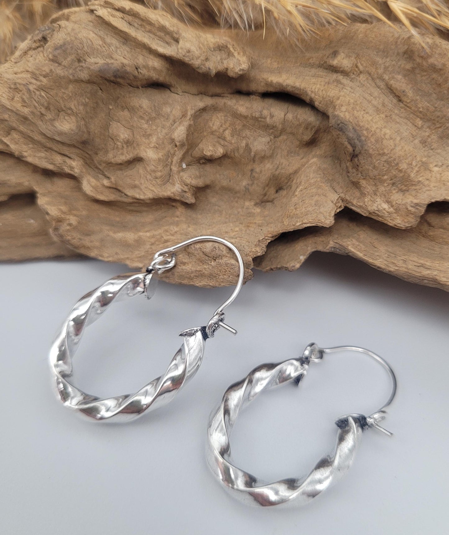 Silver hoops / Twisted hoop earrings / Unique hoops / Simple / Cute / Gift idea / Lightweight earrings