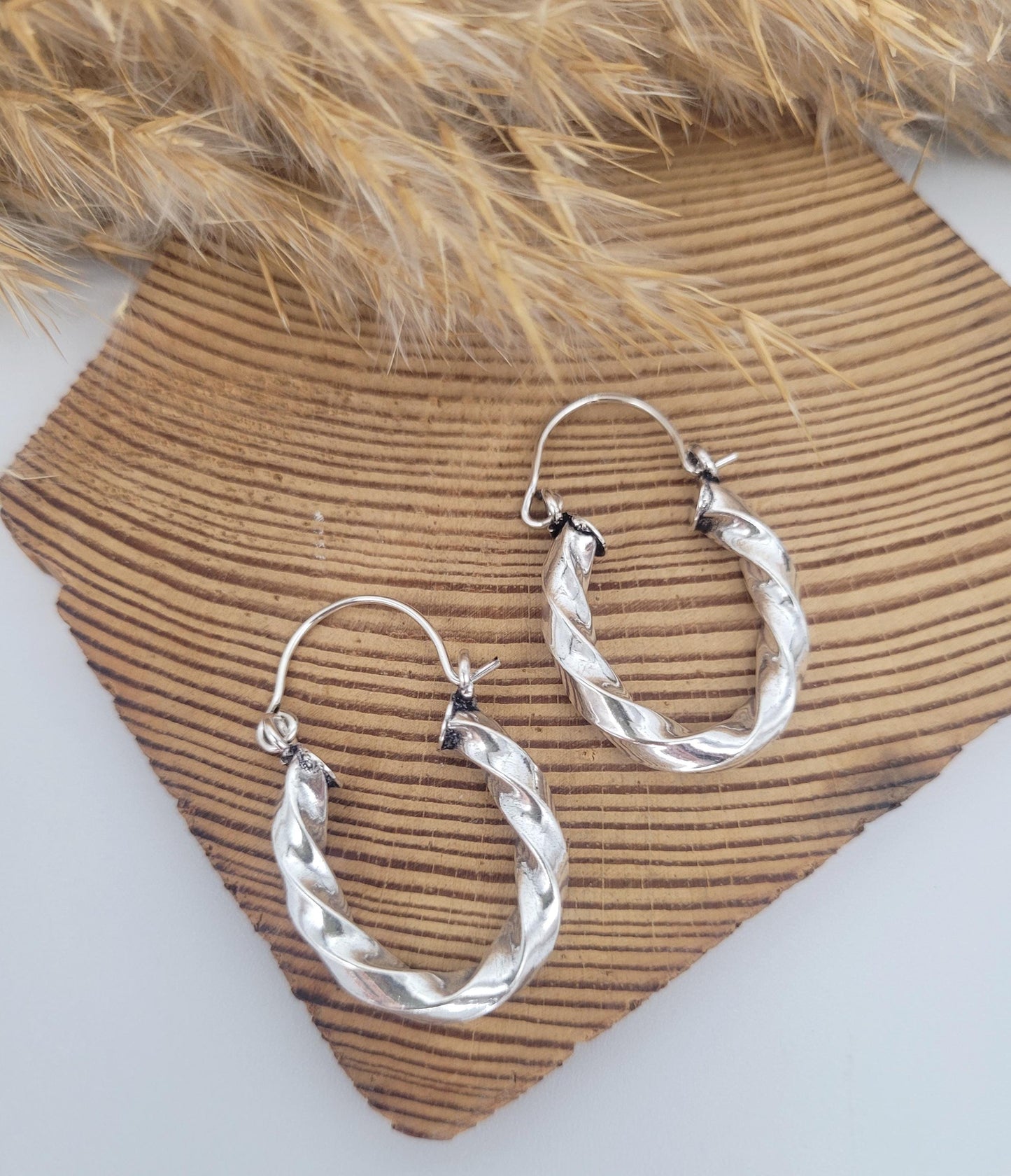 Silver hoops / Twisted hoop earrings / Unique hoops / Simple / Cute / Gift idea / Lightweight earrings