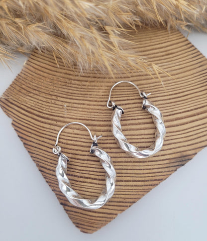 Silver hoops / Twisted hoop earrings / Unique hoops / Simple / Cute / Gift idea / Lightweight earrings