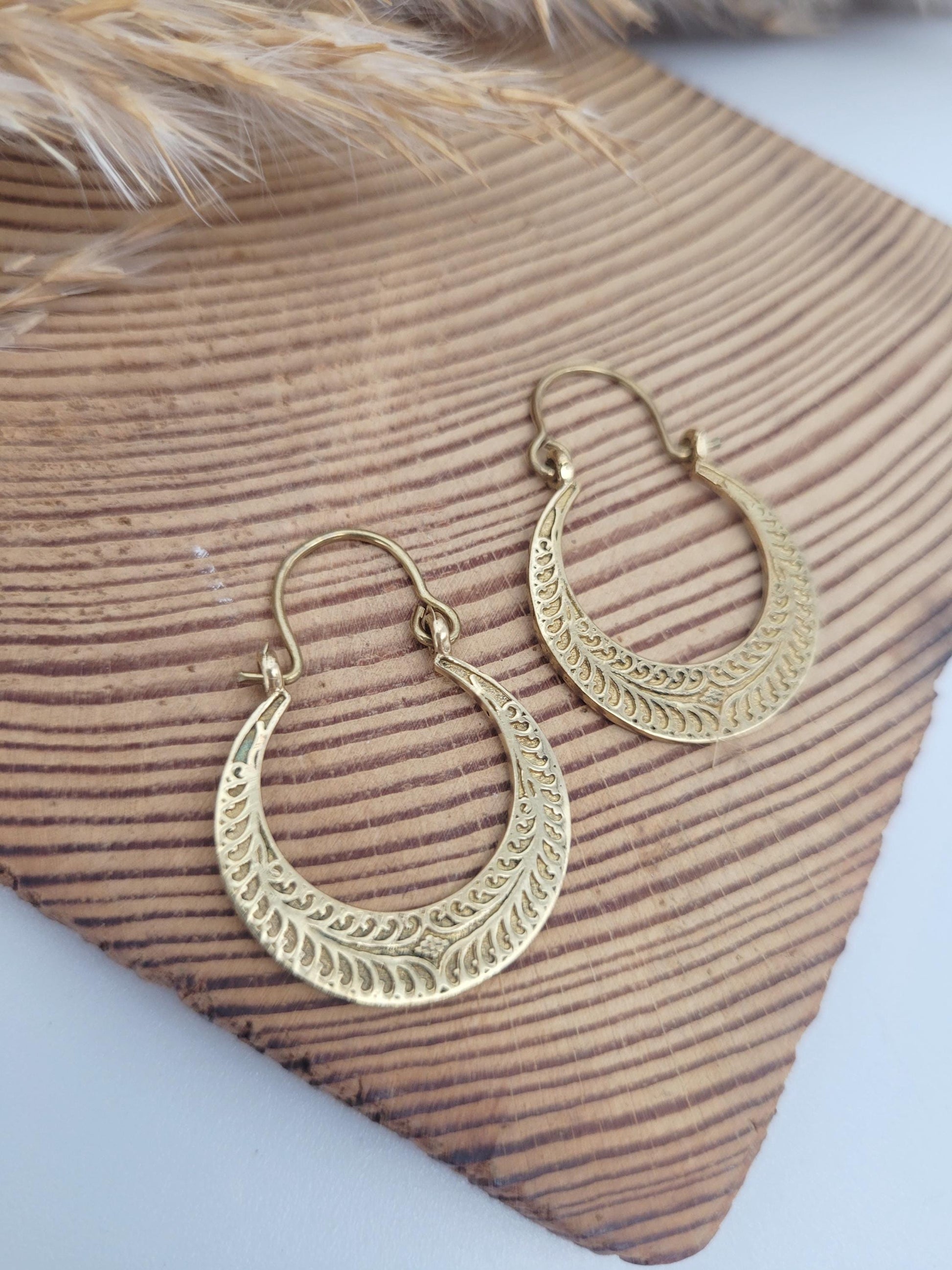 Small silver hoops / Detailed hoops / Dainty earrings / Everyday jewellery / Minimal / Minimalist / Gift