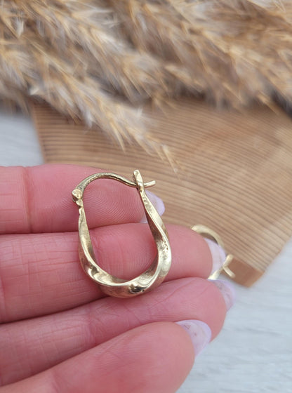 Golden twisted hoops / Small hoops / Minimal / Minimalist / Brass / Gold / Gift idea / Ethnic / Pretty