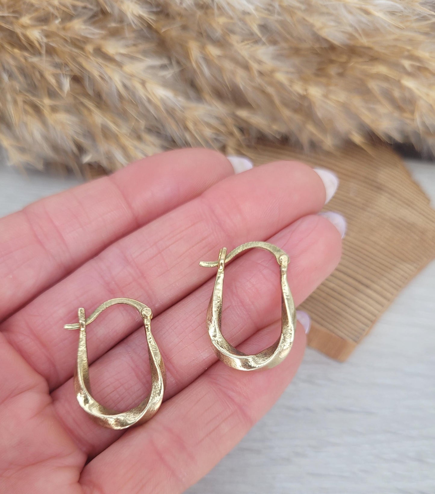 Golden twisted hoops / Small hoops / Minimal / Minimalist / Brass / Gold / Gift idea / Ethnic / Pretty