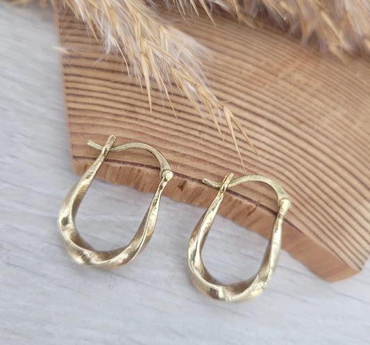 Golden twisted hoops / Small hoops / Minimal / Minimalist / Brass / Gold / Gift idea / Ethnic / Pretty