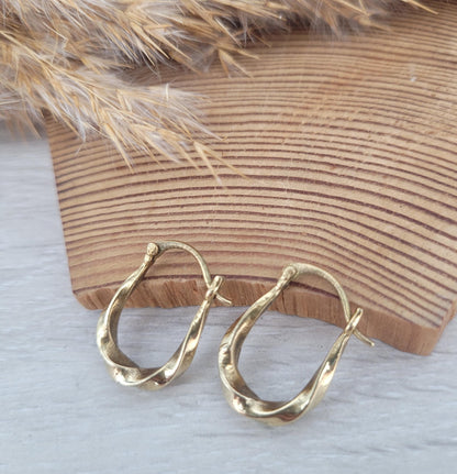 Golden twisted hoops / Small hoops / Minimal / Minimalist / Brass / Gold / Gift idea / Ethnic / Pretty