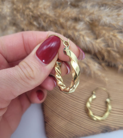 Gold hoops / Twisted hoop earrings / Unique hoops / Simple / Cute / Gift idea
