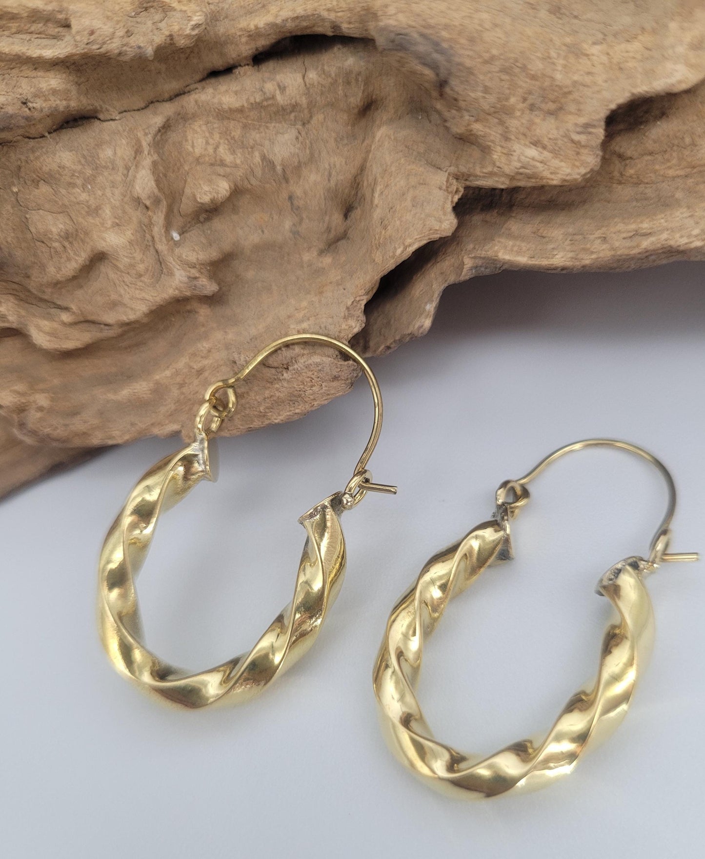 Gold hoops / Twisted hoop earrings / Unique hoops / Simple / Cute / Gift idea