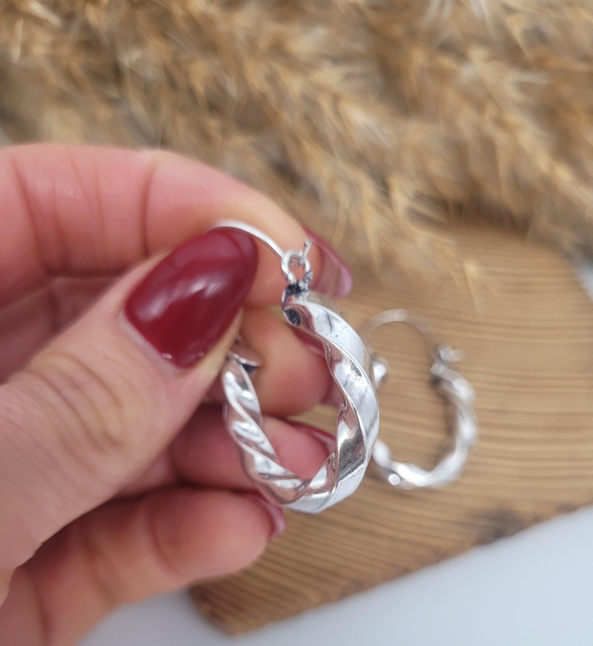 Silver hoops / Twisted hoop earrings / Unique hoops / Simple / Cute / Gift idea / Lightweight earrings