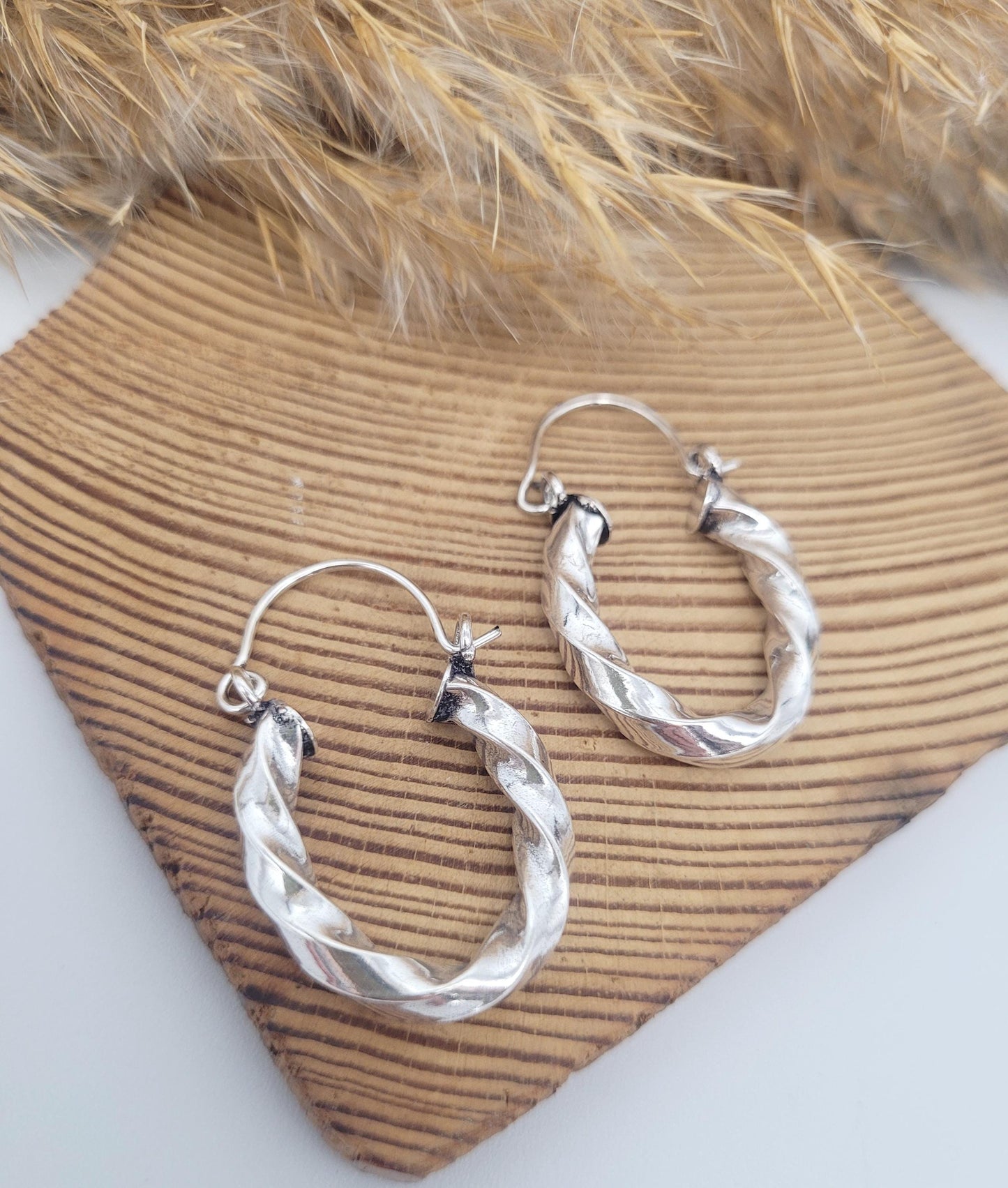 Silver hoops / Twisted hoop earrings / Unique hoops / Simple / Cute / Gift idea / Lightweight earrings
