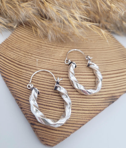 Silver hoops / Twisted hoop earrings / Unique hoops / Simple / Cute / Gift idea / Lightweight earrings