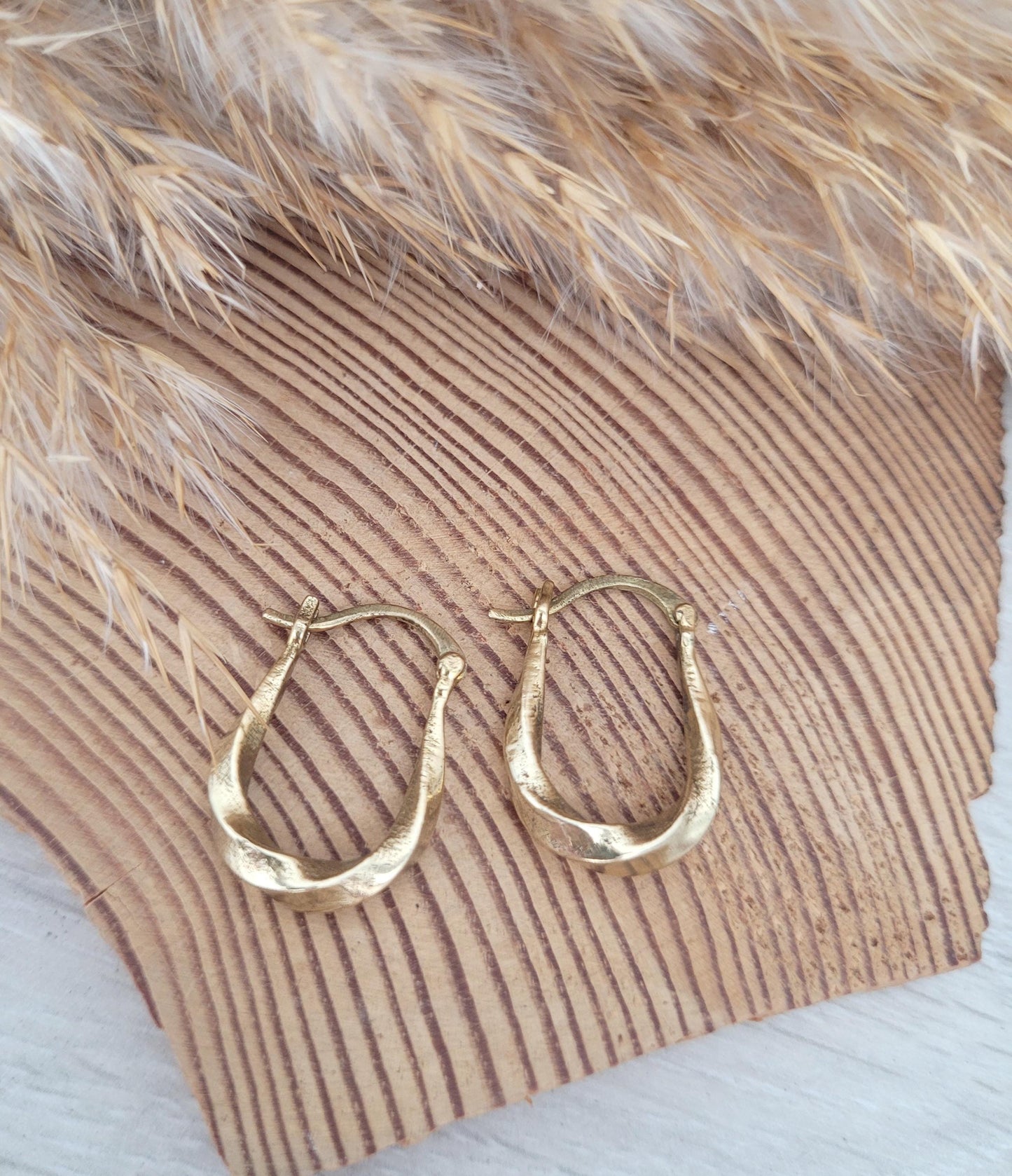 Golden twisted hoops / Small hoops / Minimal / Minimalist / Brass / Gold / Gift idea / Ethnic / Pretty