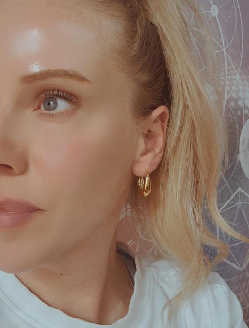 18k gold hoops / Hoops / Minimal / Minimalist / Cute / Gift / Everyday wear / Gold