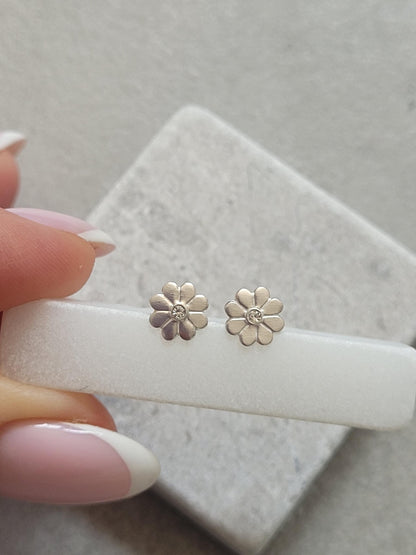sterling silver flower studs / 925 sterling silver / Studs / Minimal / Minimalist / Cute / Flowers