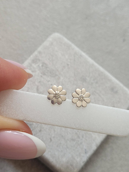 sterling silver flower studs / 925 sterling silver / Studs / Minimal / Minimalist / Cute / Flowers