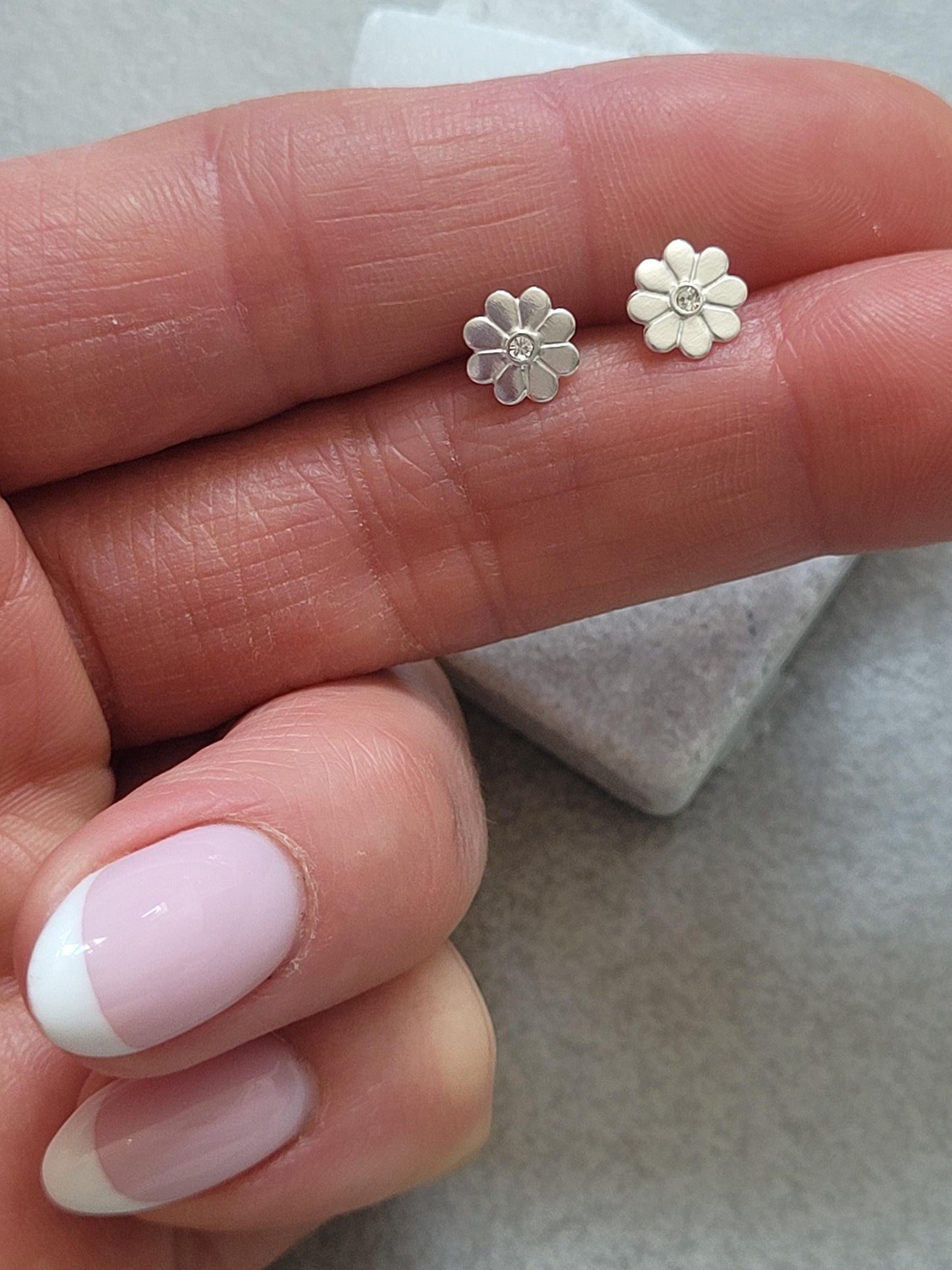sterling silver flower studs / 925 sterling silver / Studs / Minimal / Minimalist / Cute / Flowers