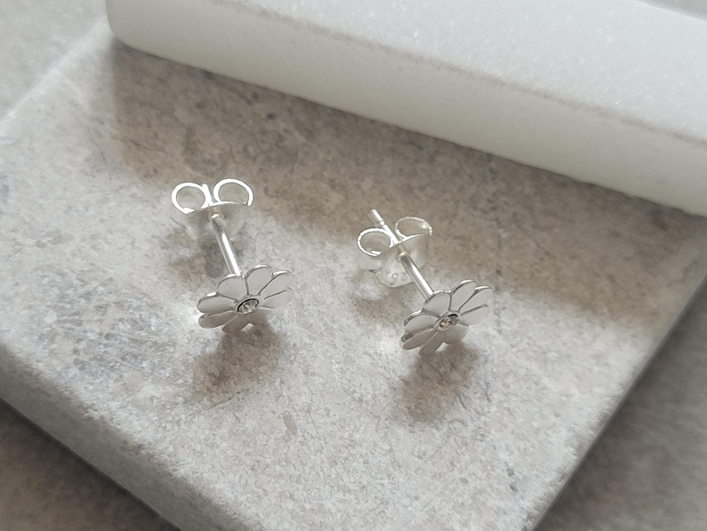sterling silver flower studs / 925 sterling silver / Studs / Minimal / Minimalist / Cute / Flowers