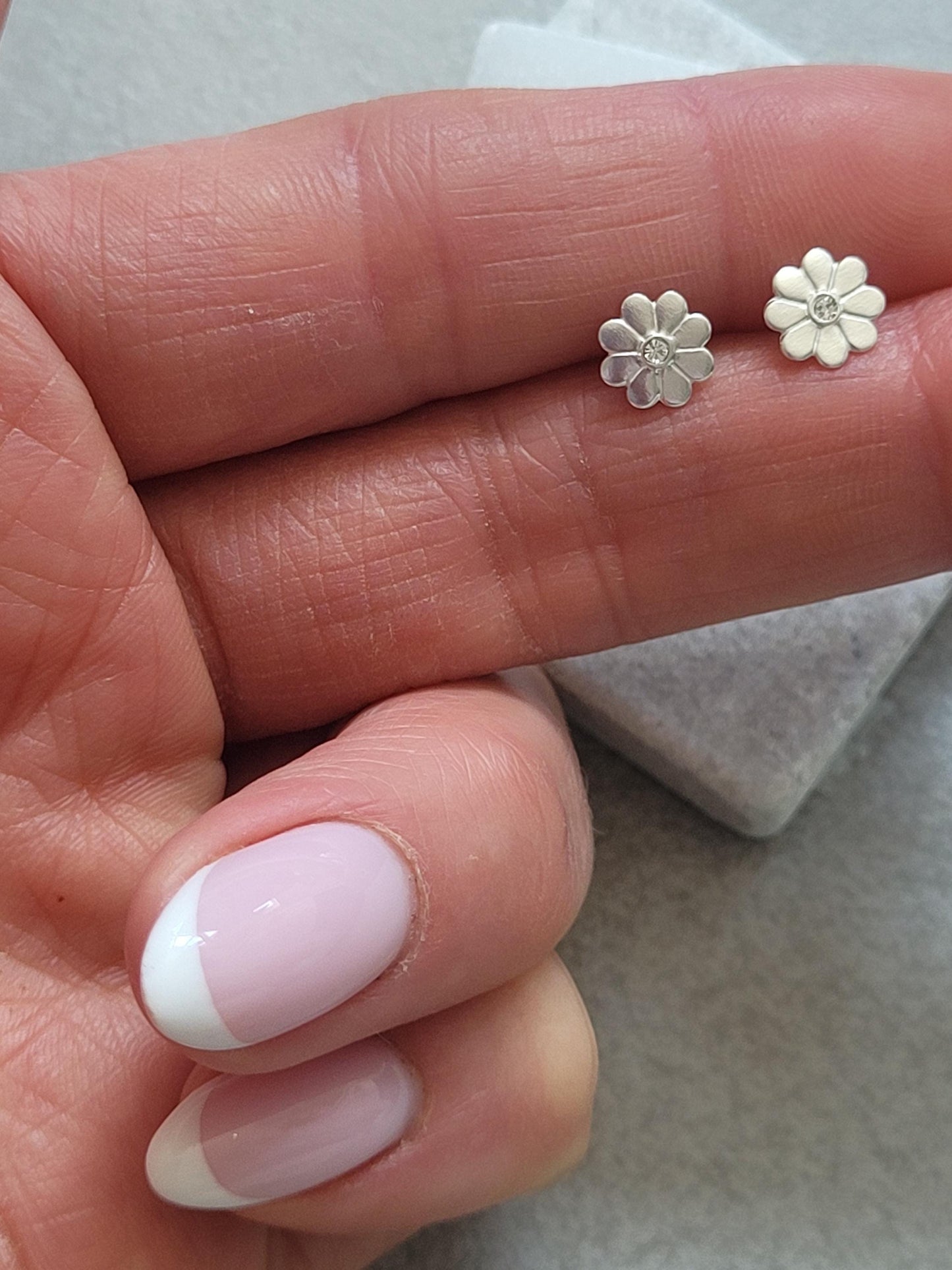 sterling silver flower studs / 925 sterling silver / Studs / Minimal / Minimalist / Cute / Flowers