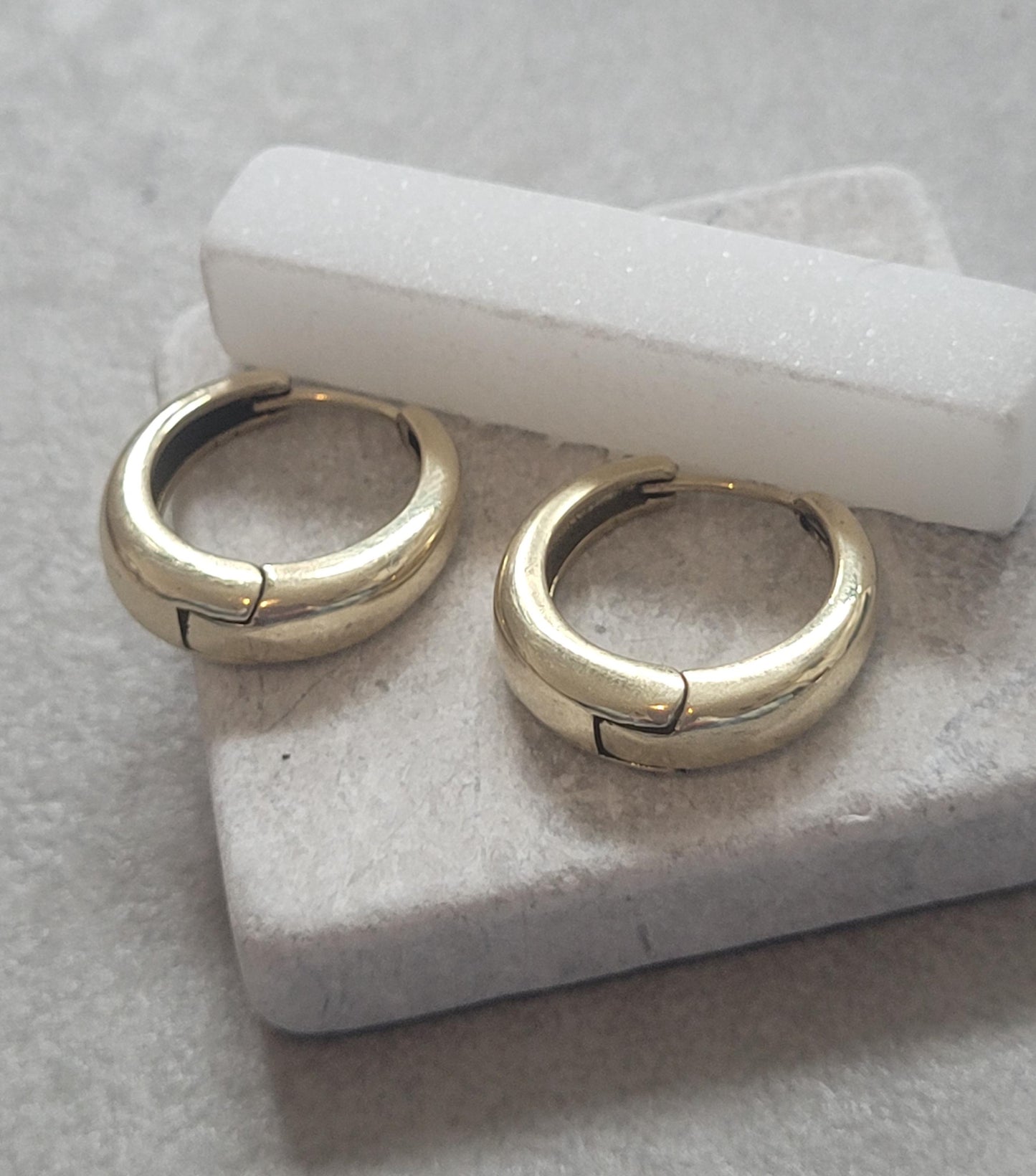 Brass clicker hoops / Hoops / Golden hoops / Cute / Pretty / Small earrings / Bohemian