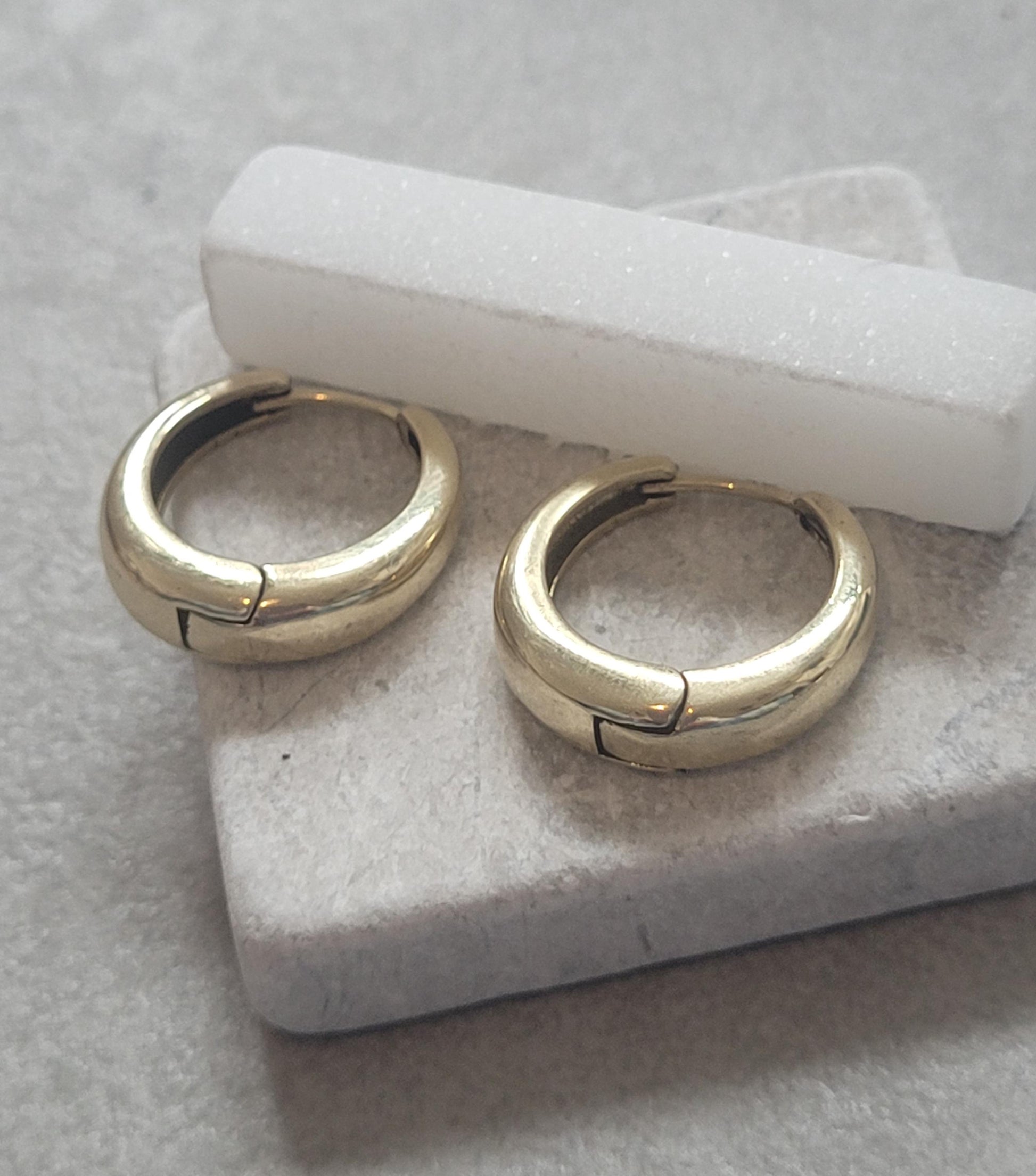 Brass clicker hoops / Hoops / Golden hoops / Cute / Pretty / Small earrings / Bohemian