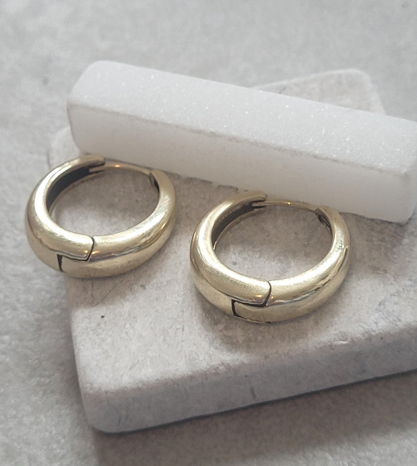 Brass clicker hoops / Hoops / Golden hoops / Cute / Pretty / Small earrings / Bohemian
