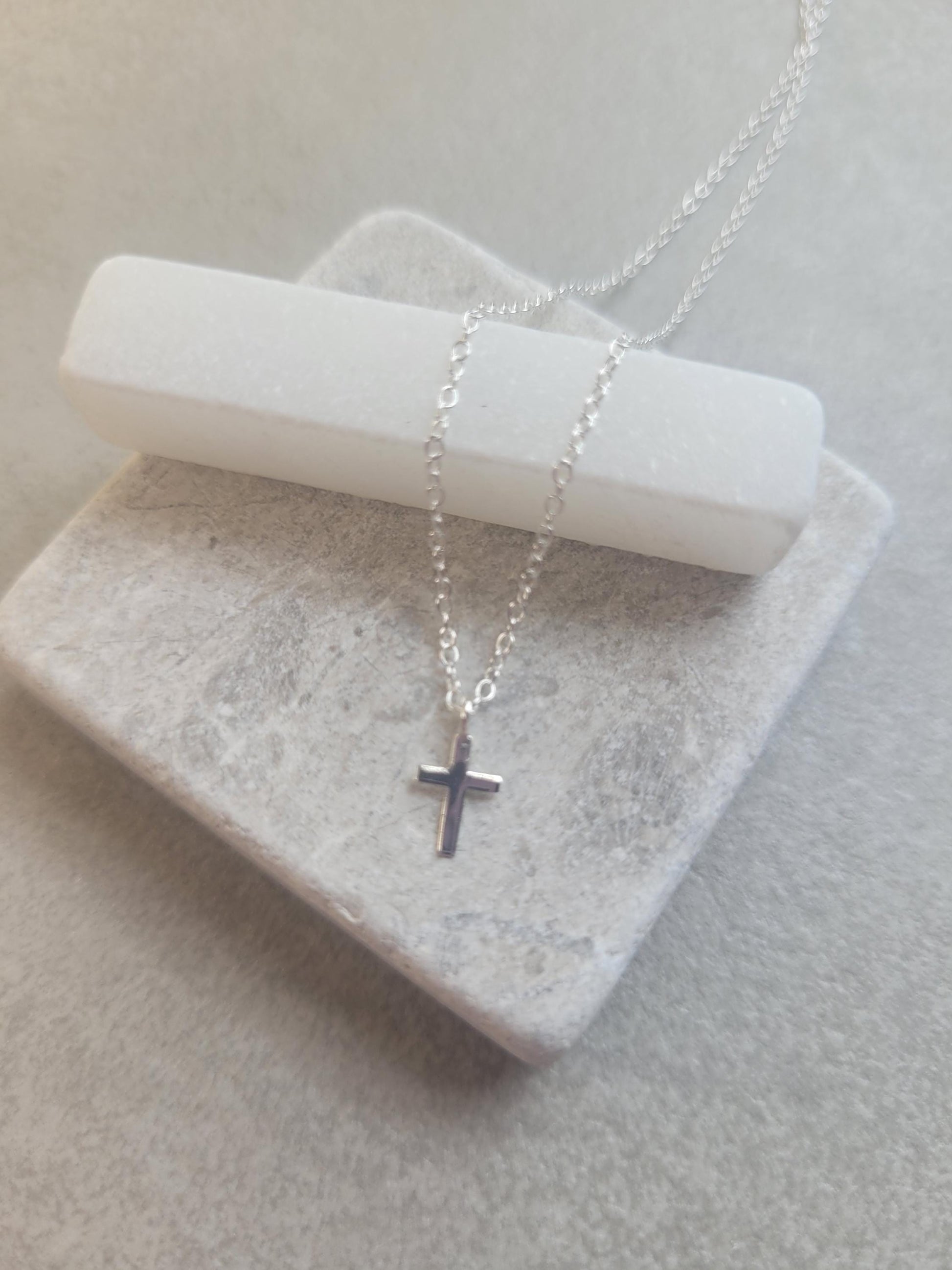 Sterling silver cross necklace / Layer necklace / Sliver / Cross / Minimal / Minimalist / Gift