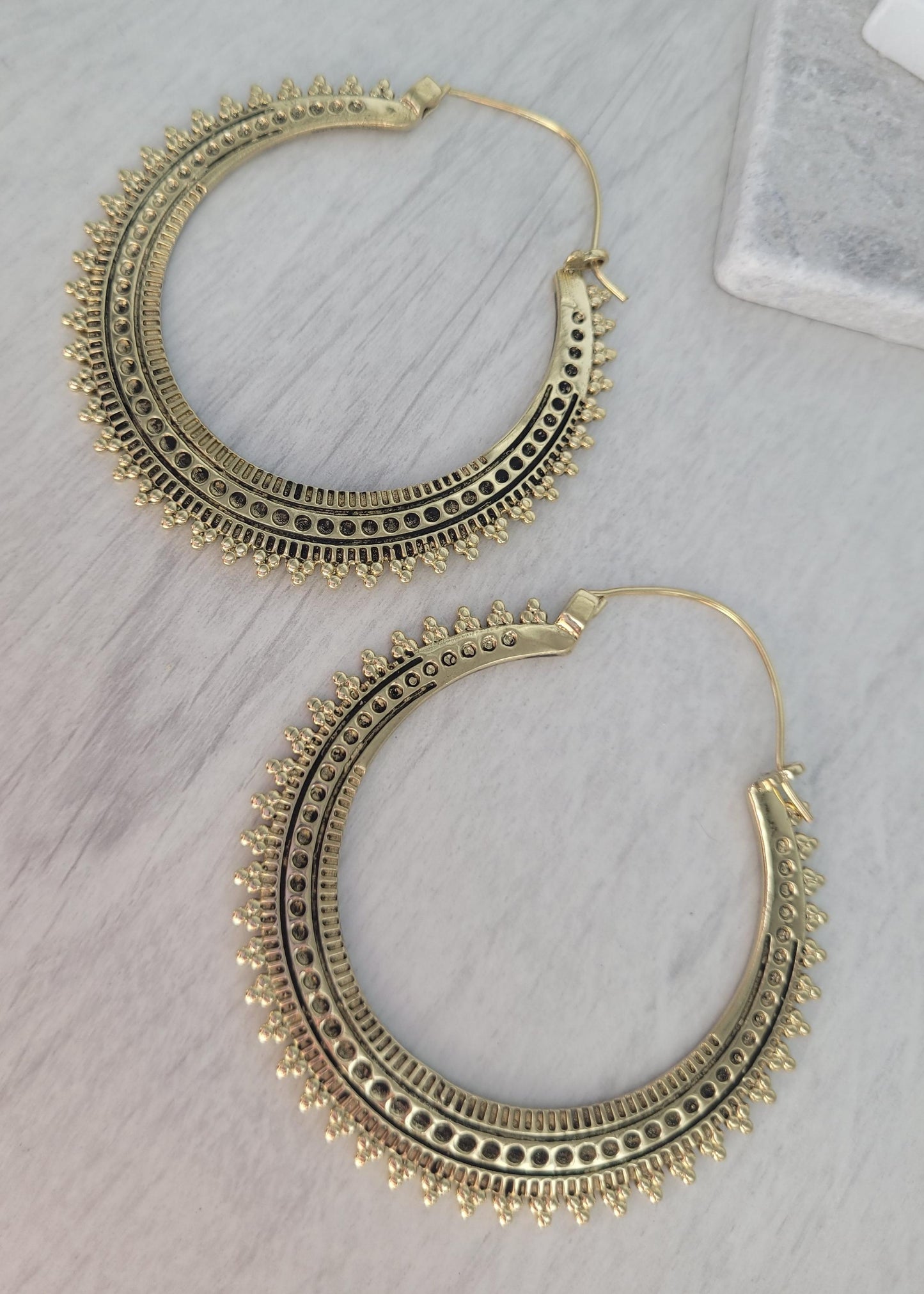 Extra large golden hoops / Hoop earrings / Detailed hoops / Gift / Pretty / Brass / Statement / Big hoops