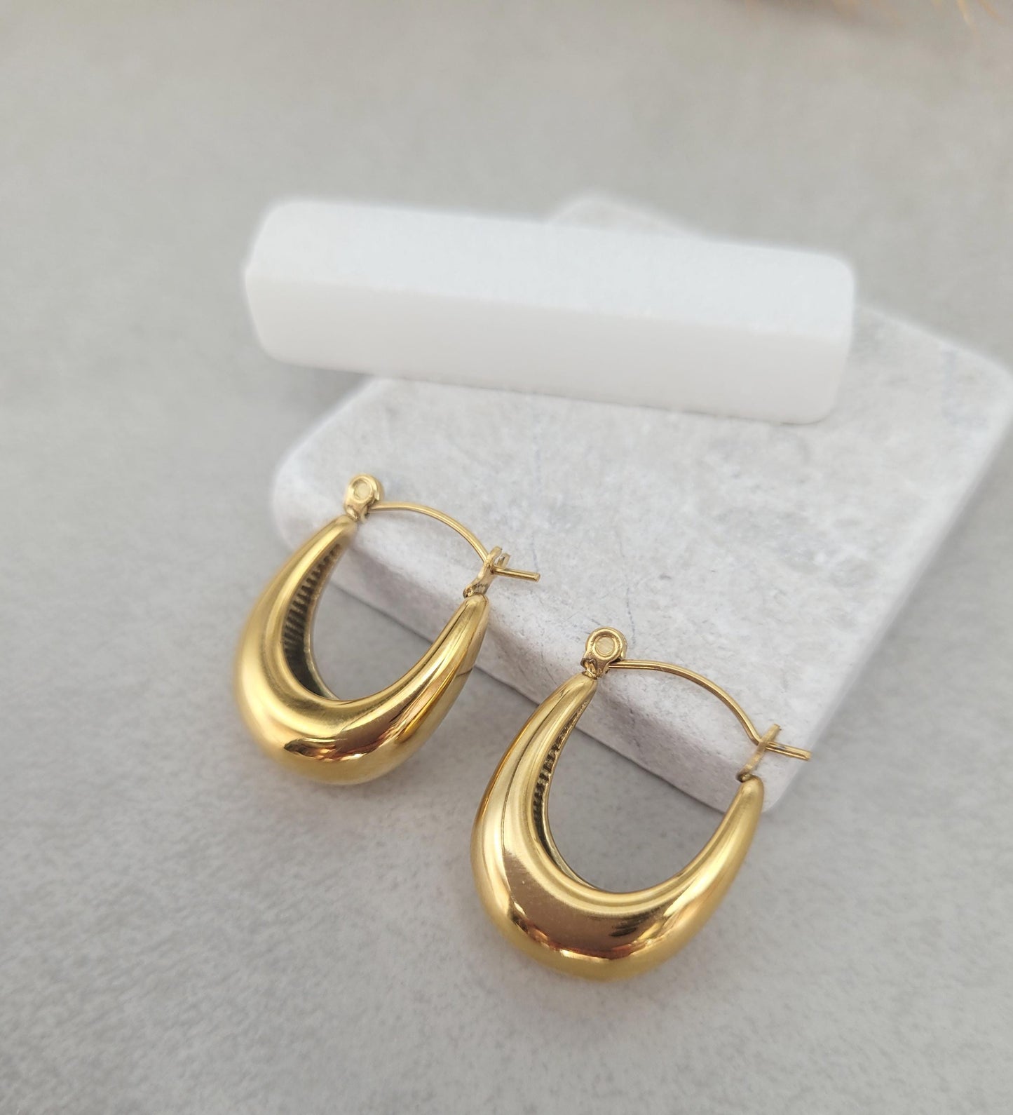 18k gold hoops / Hoops / Minimal / Minimalist / Cute / Gift / Everyday wear / Gold