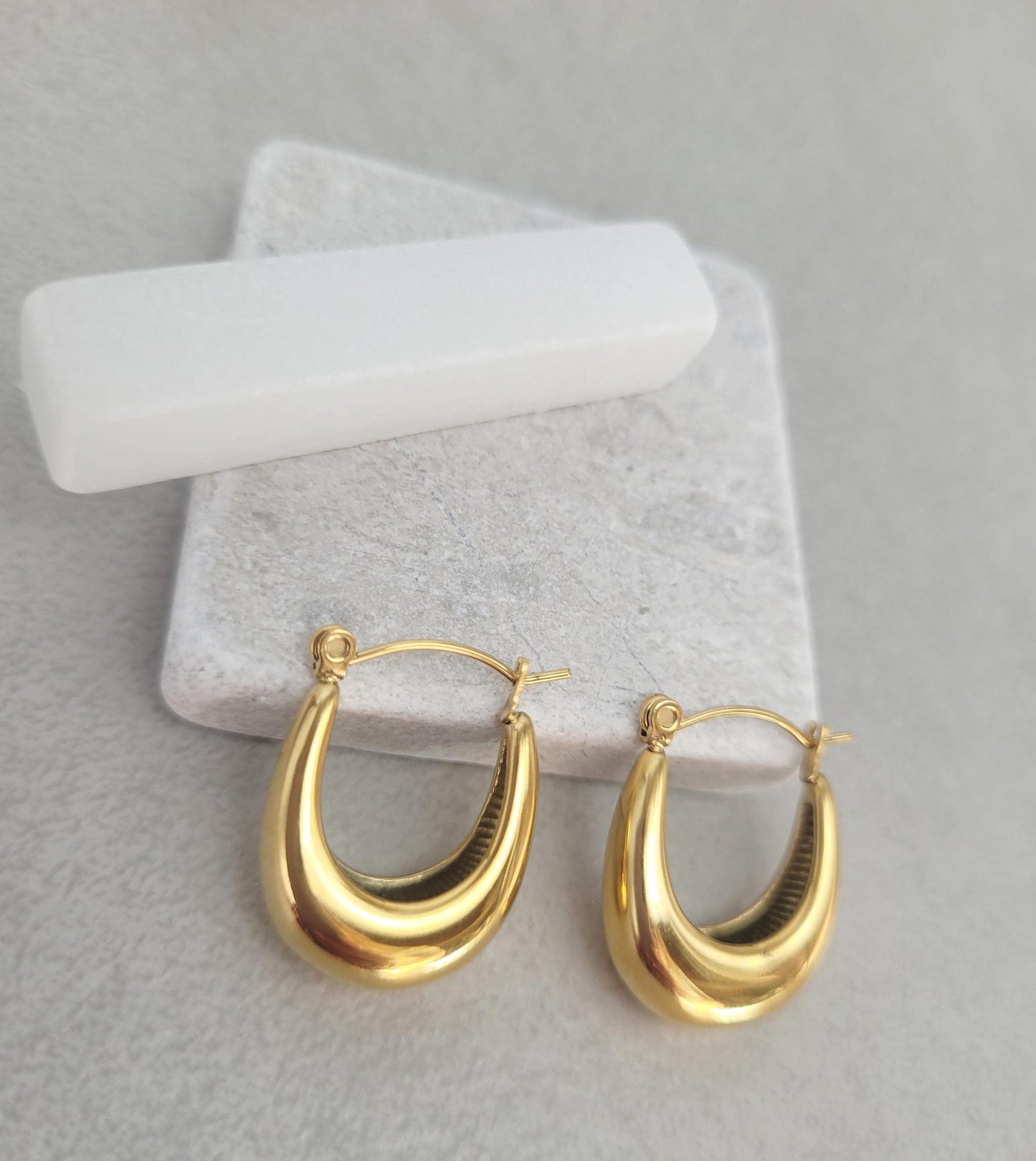 18k gold hoops / Hoops / Minimal / Minimalist / Cute / Gift / Everyday wear / Gold