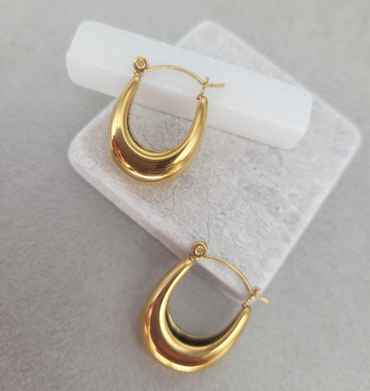 18k gold hoops / Hoops / Minimal / Minimalist / Cute / Gift / Everyday wear / Gold
