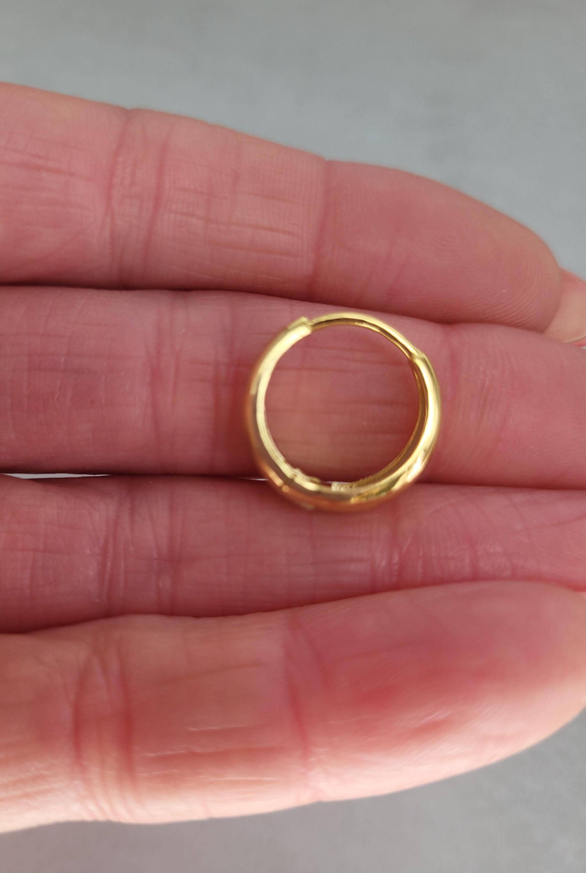 18k gold hoops / Gold / Hoops / Small hoops / Huggie hoops / Gift / Pretty / Minimal / Minimalist
