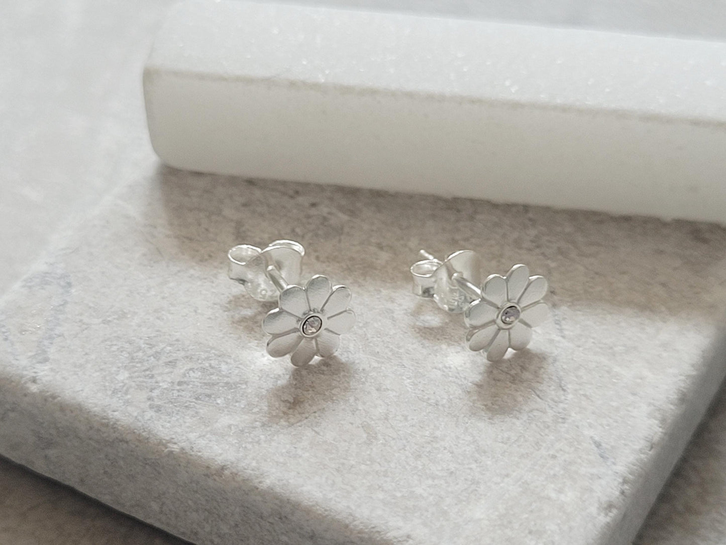 sterling silver flower studs / 925 sterling silver / Studs / Minimal / Minimalist / Cute / Flowers