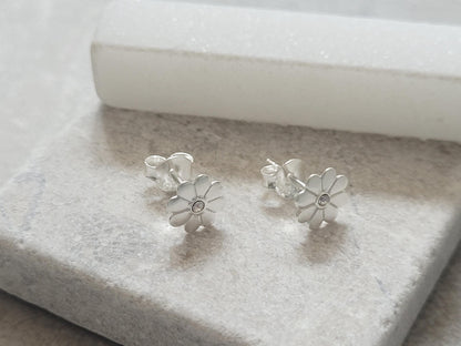 sterling silver flower studs / 925 sterling silver / Studs / Minimal / Minimalist / Cute / Flowers